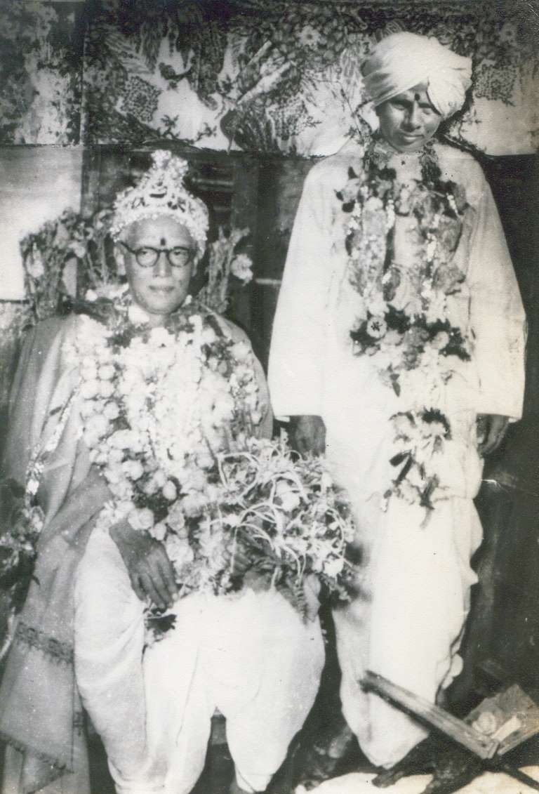 Nisargadatta Maharaj WITH BHAINATH MAHARAJ